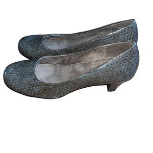 Aerosoles Women’s Heelrest taupe kitten heels Size 8